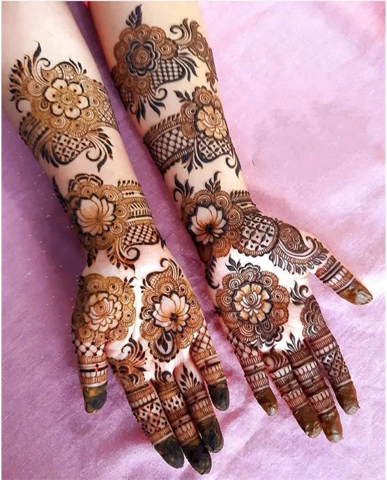 Beautiful Pathway Using Jasmine Bridal Mehndi Design Beautiful Pathway Using Jasmine Bridal Mehndi Design