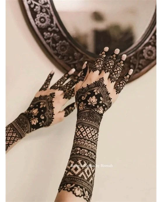 Chain Inspired Luxurious Bridal Mehndi Design Chain Inspired Luxurious Bridal Mehndi Design