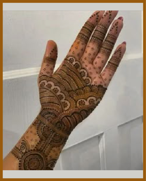 Crystal-like structure in royal front hand mehndi design Crystal-like structure in royal front hand mehndi design